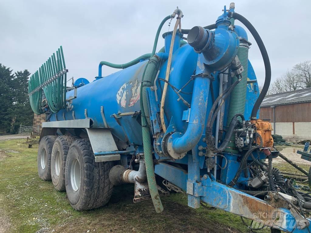 Domes OXY 22000 Slurry tankers
