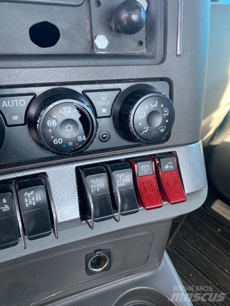 Kenworth T-880 Tractor Units