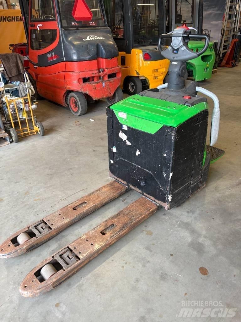 Cesab P322 Low lifter with platform