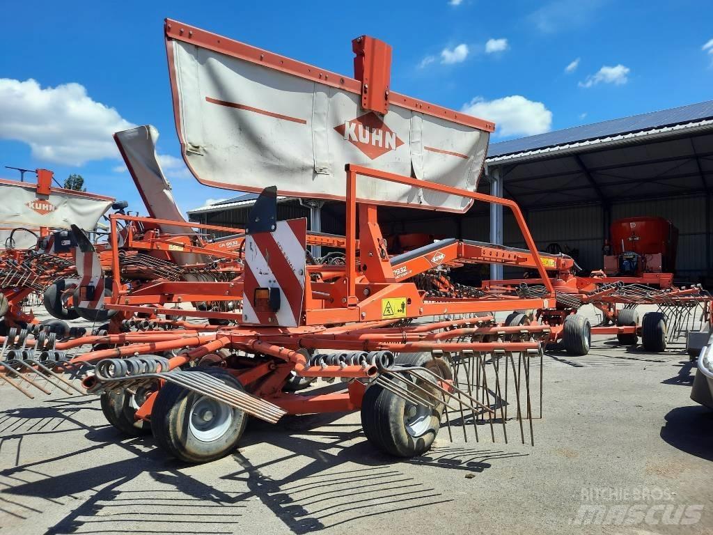 Kuhn GA 7932 Windrowers