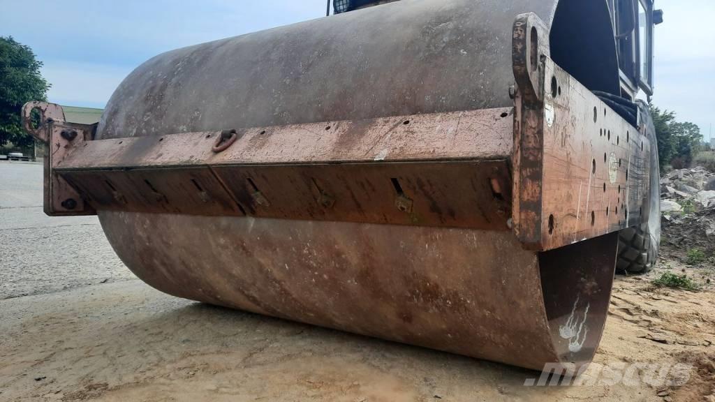 CASE W 1102 D Single drum rollers