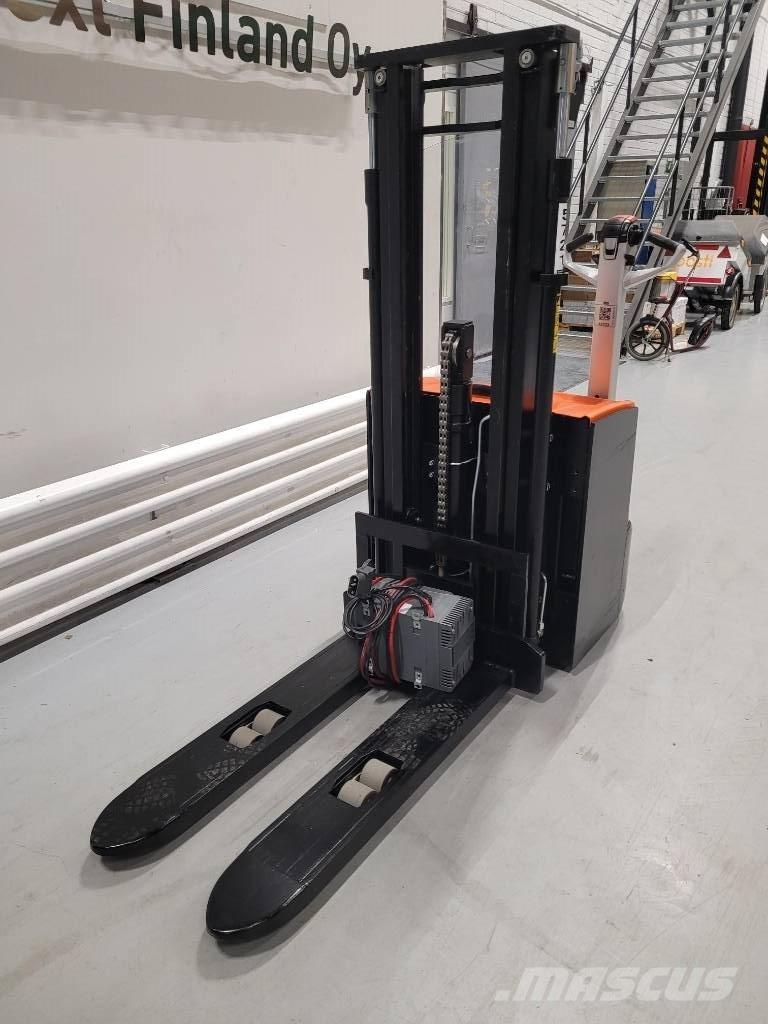 Rocla SWS 16 Pedestrian stacker