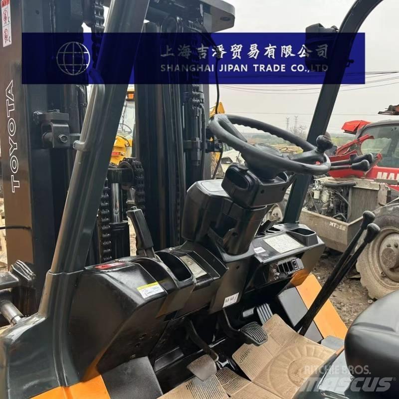 Toyota 5 ton Diesel trucks