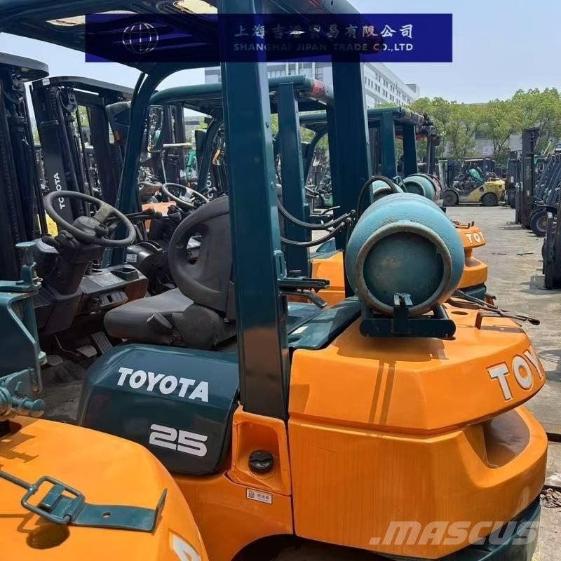 Toyota 7 FGU 25 Diesel trucks