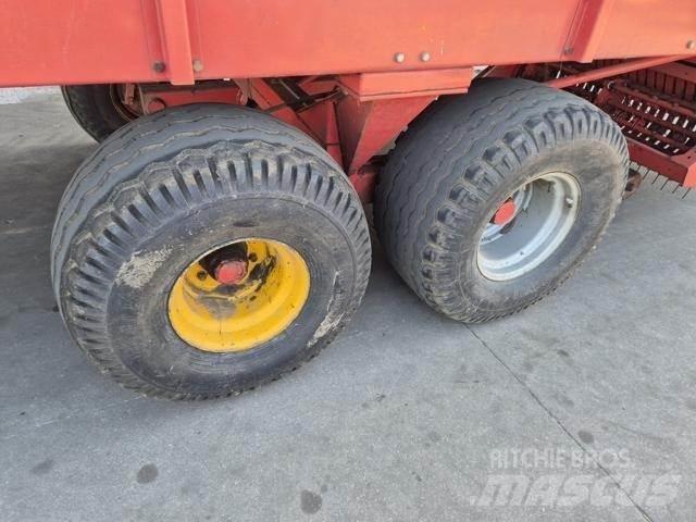 Kverneland TA 465 Self loading trailers