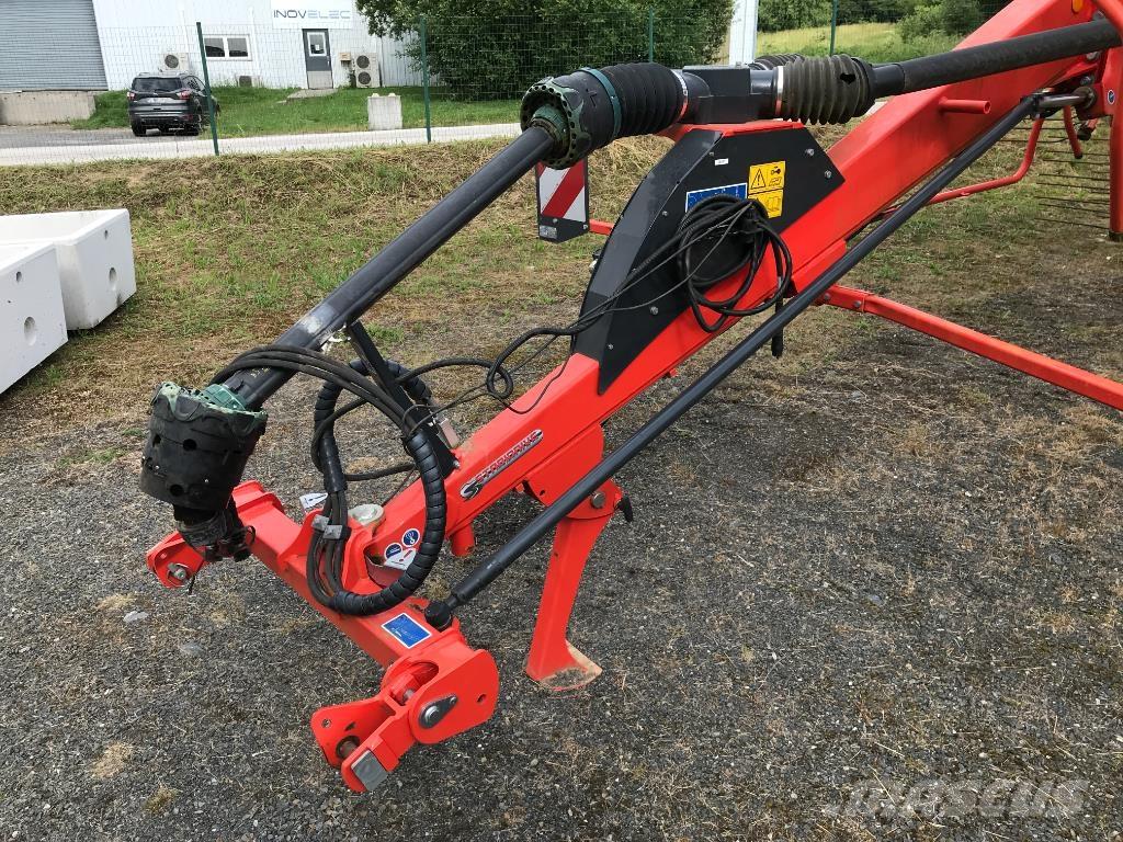Kuhn GA 8830 Windrowers