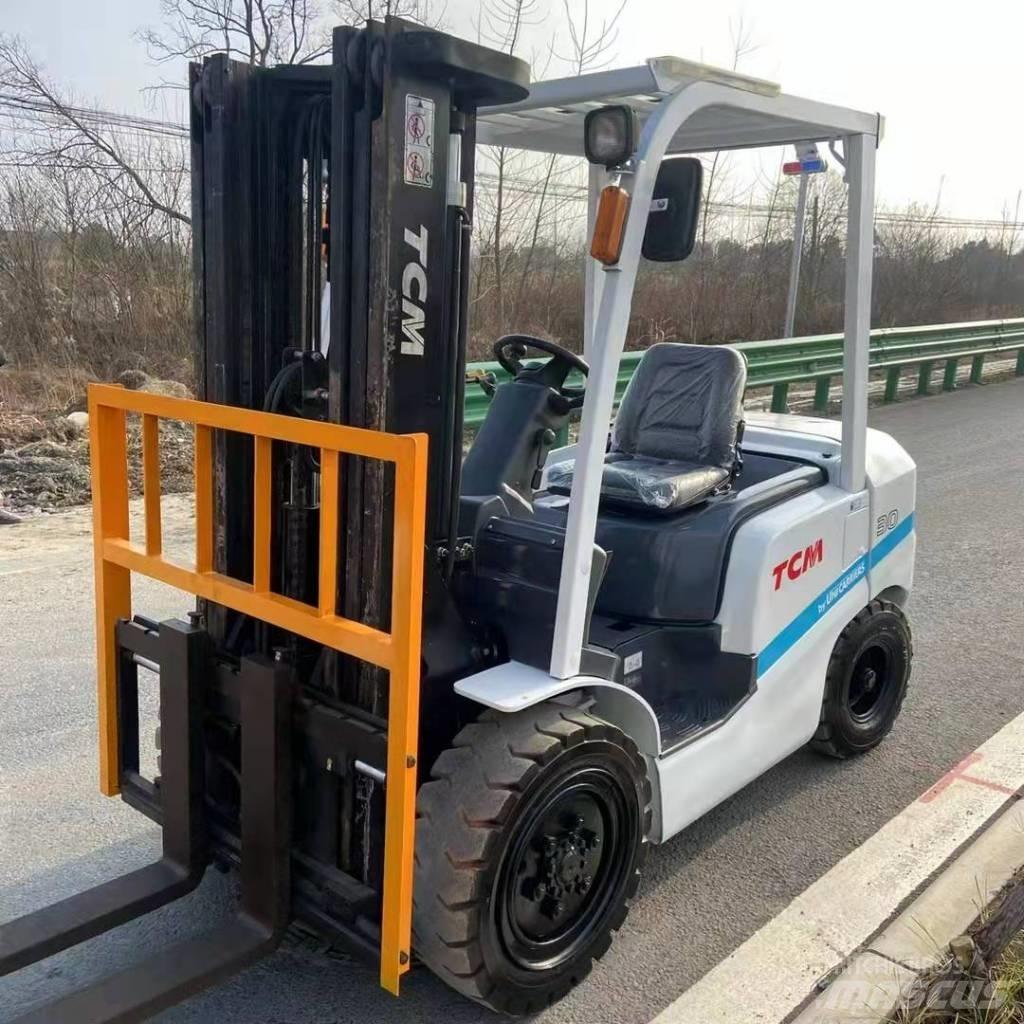 TCM FD30 Diesel trucks