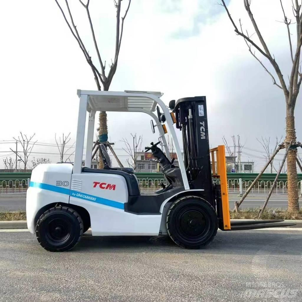 TCM FD30 Diesel trucks