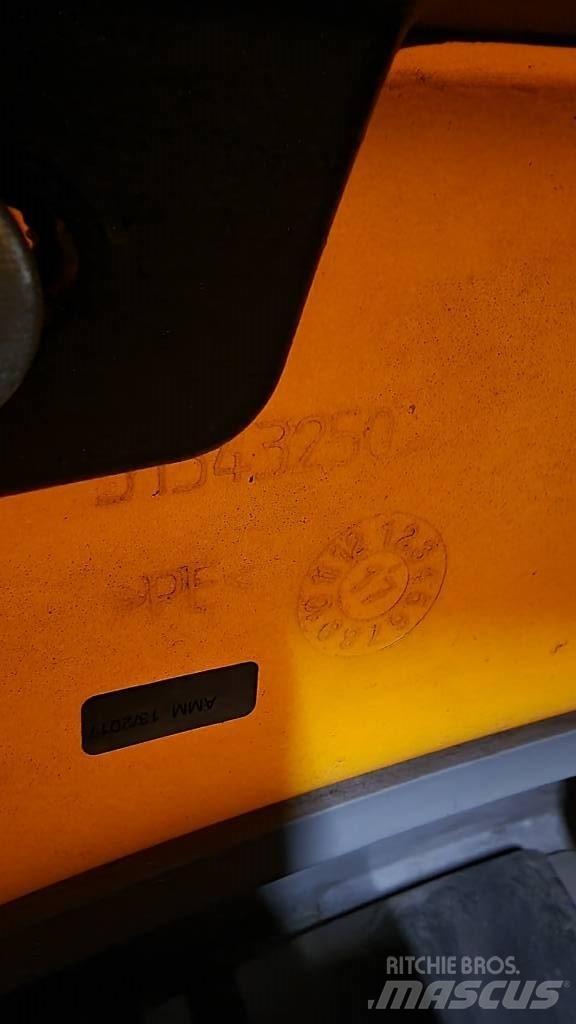 Jungheinrich EZS570 Tractor Units