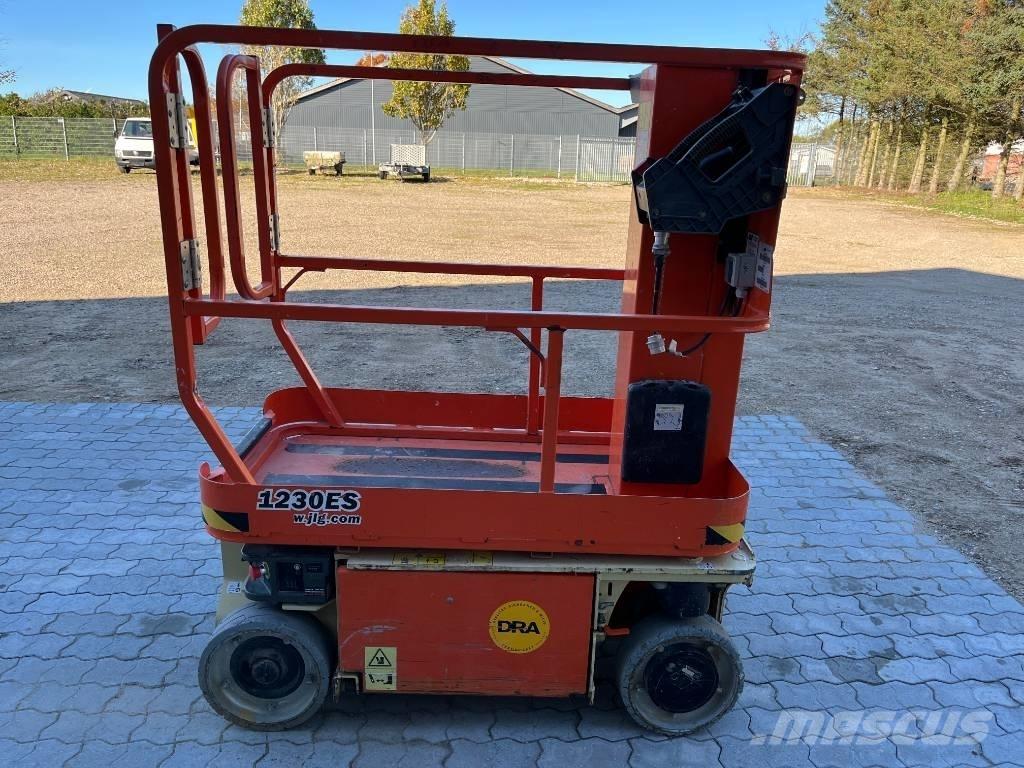 JLG 1230 ES Vertical mast lifts