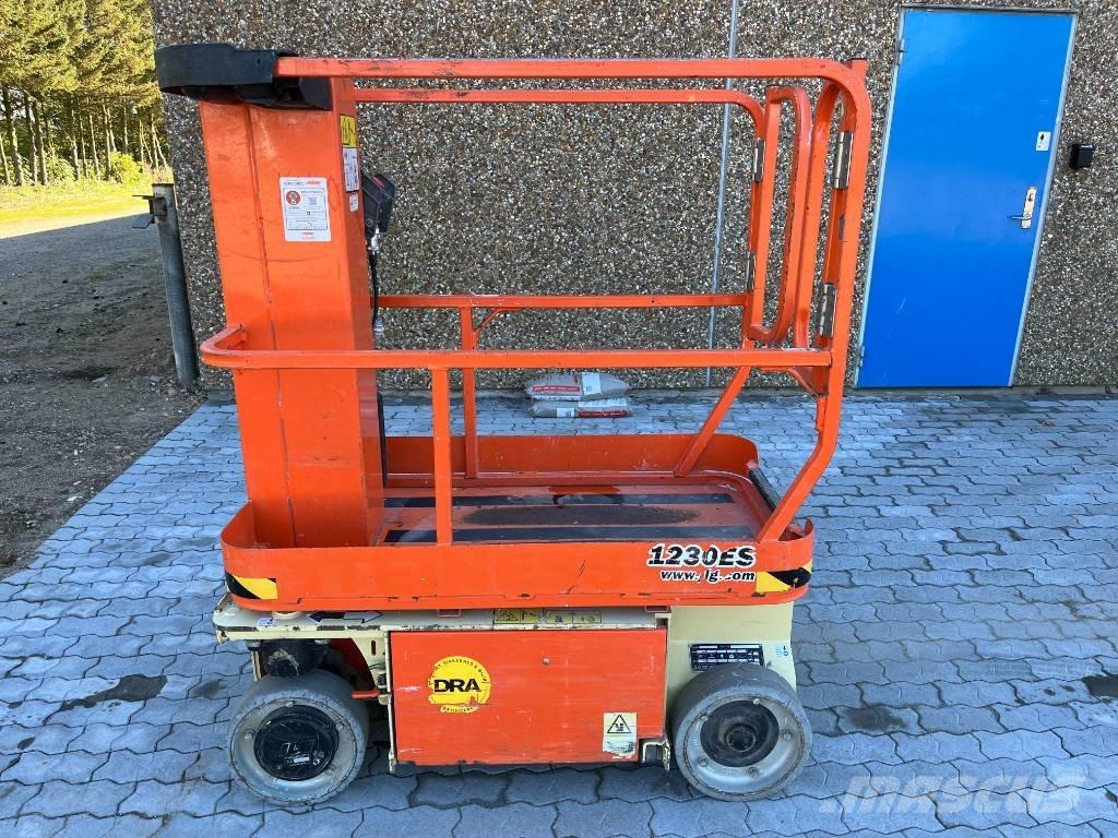 JLG 1230 ES Vertical mast lifts