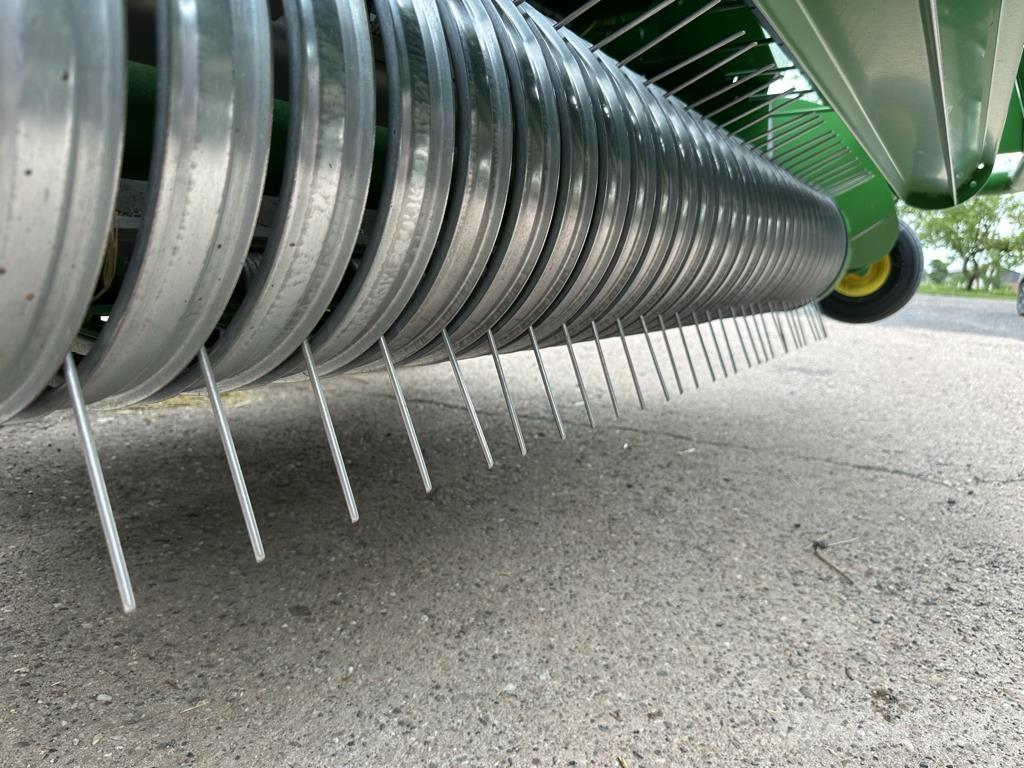 John Deere V461M Round balers