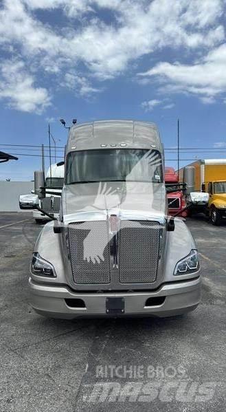 Kenworth T680 Tractor Units