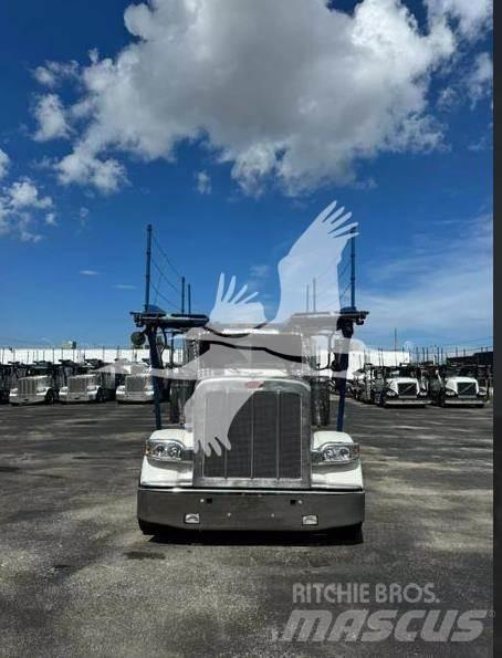 Peterbilt 388 Construction - Others