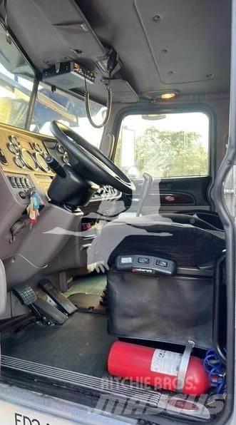 Peterbilt 388 Construction - Others