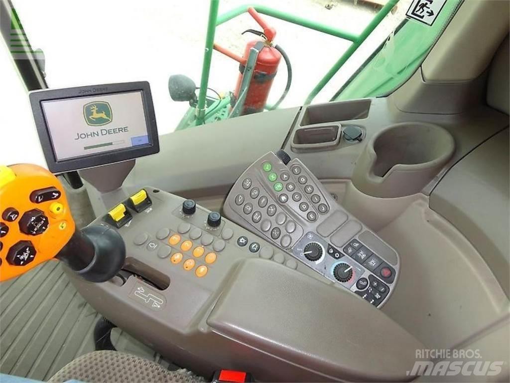 John Deere t670 Combine harvesters