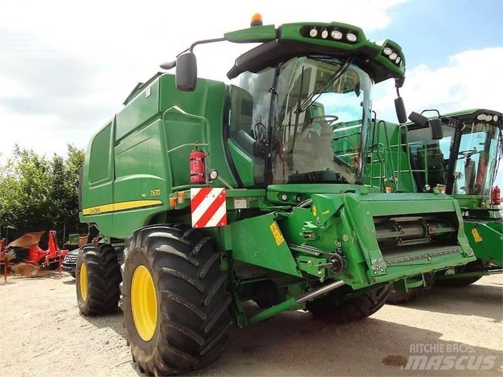 John Deere t670 Combine harvesters