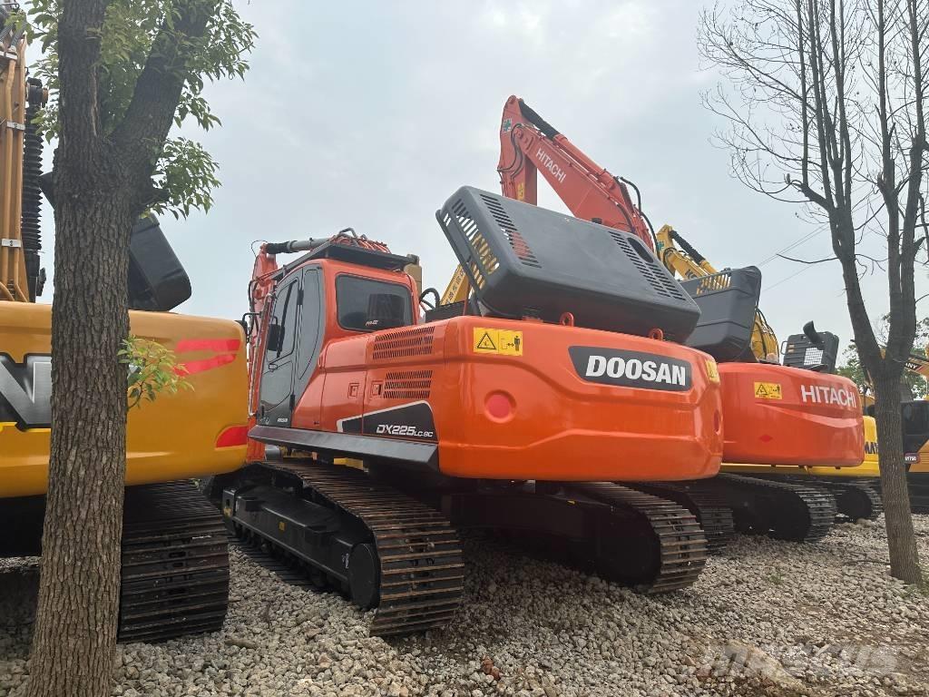 Doosan DX225 Crawler excavators