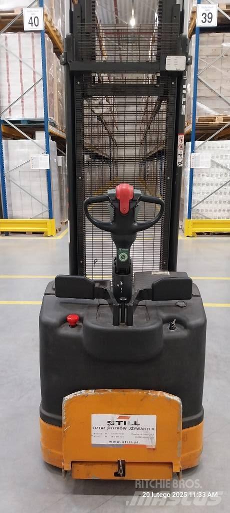 Still EGVS 14 Pedestrian stacker