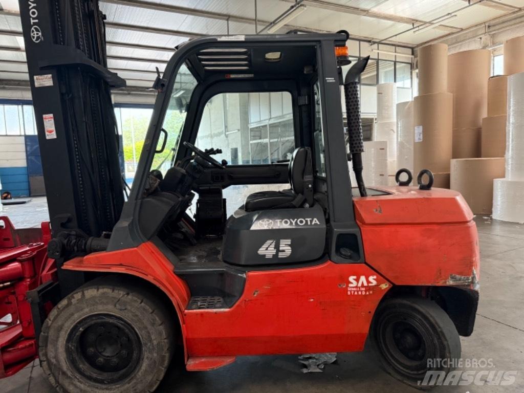 Toyota 02-7 FD 40 Diesel trucks