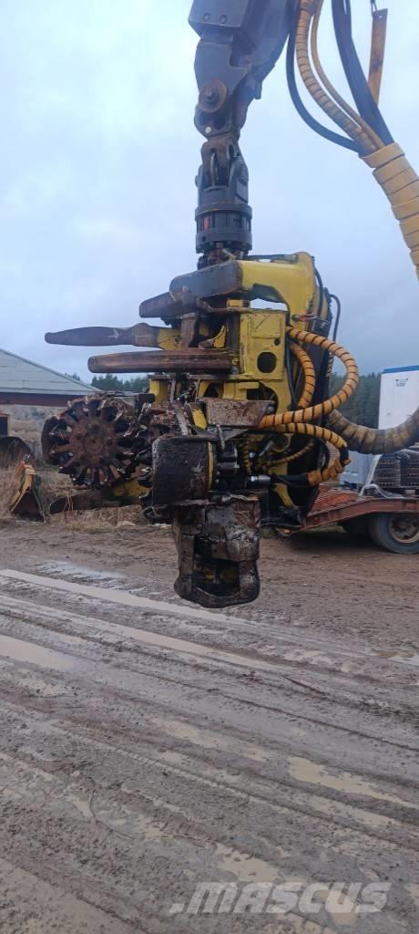 John Deere 770 D Harvesters