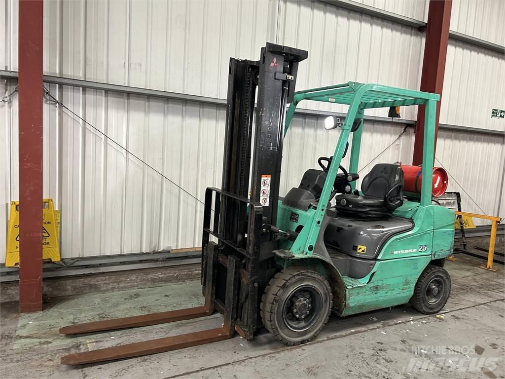 Mitsubishi FG25NT LPG trucks
