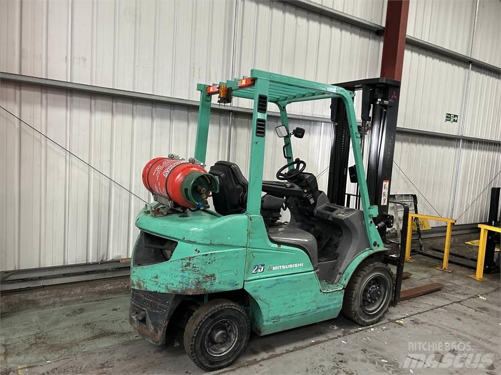 Mitsubishi FG25NT LPG trucks