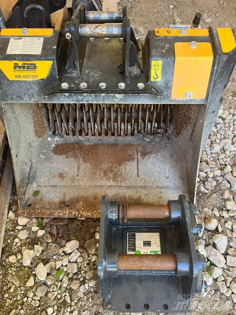 MB Crusher HD207S Buckets