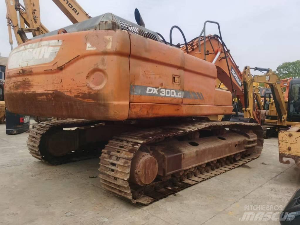 Doosan DX 300 LC Crawler excavators