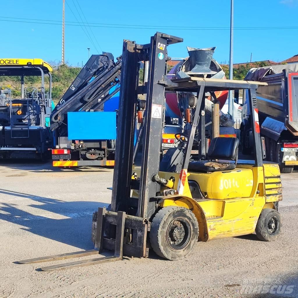 CAT DP 25 Diesel trucks
