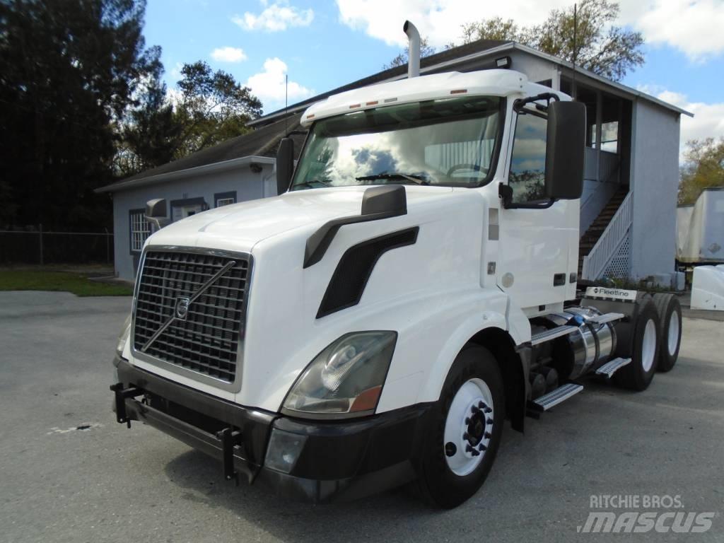 Volvo VNL 64 300 Tractor Units