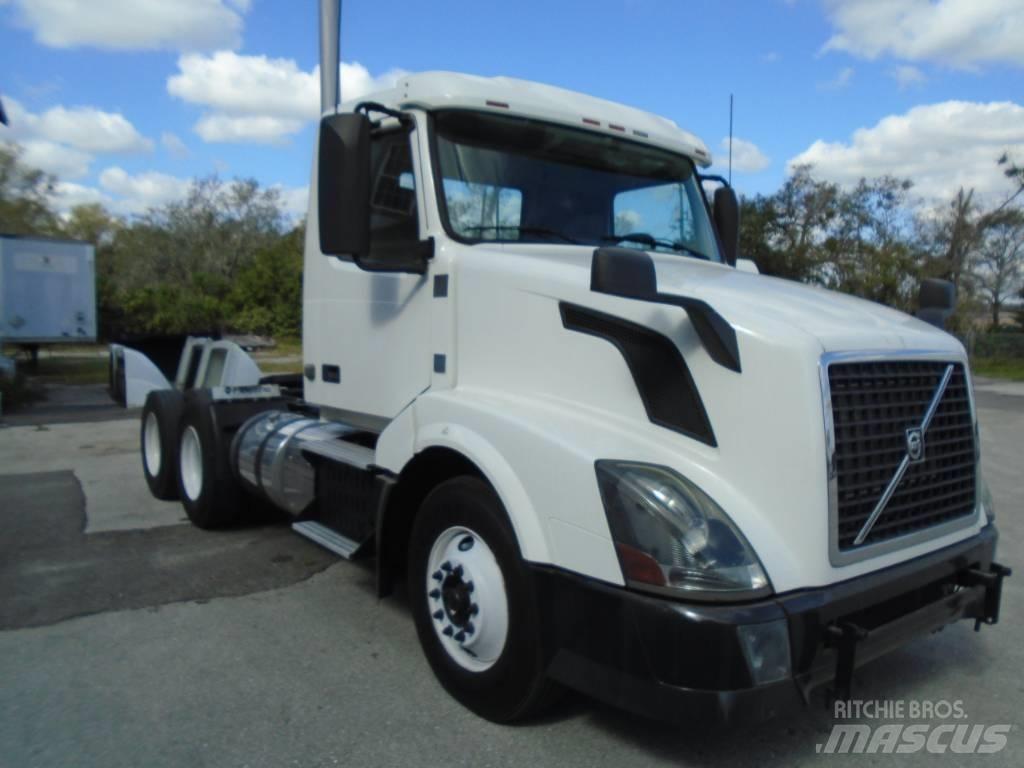 Volvo VNL 64 300 Tractor Units