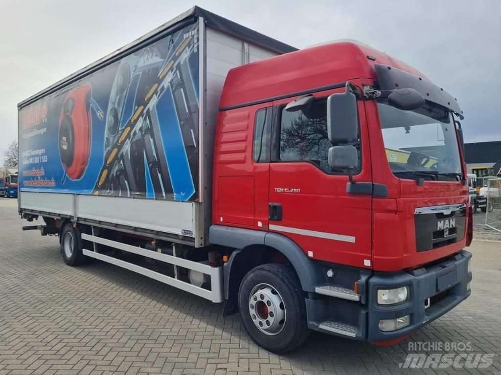 MAN 15.290 / 7.7m / LIFT Curtainsider trucks
