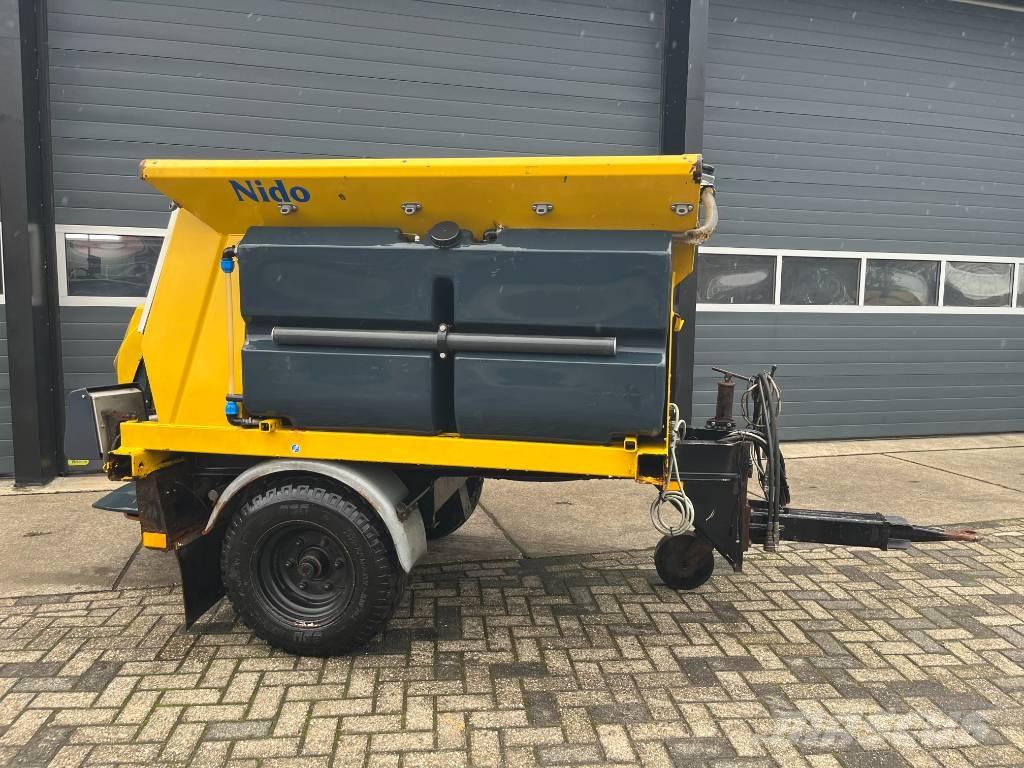 Nido Stratos Sand and salt spreaders