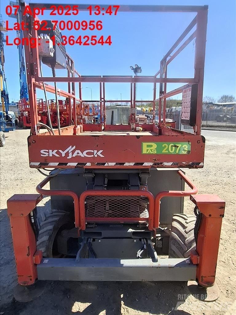 SkyJack SJ 6832 RT Scissor lifts