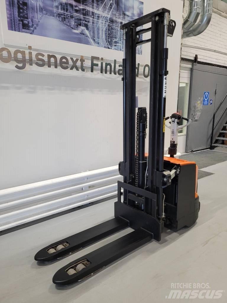Rocla SPE12i Self propelled stackers