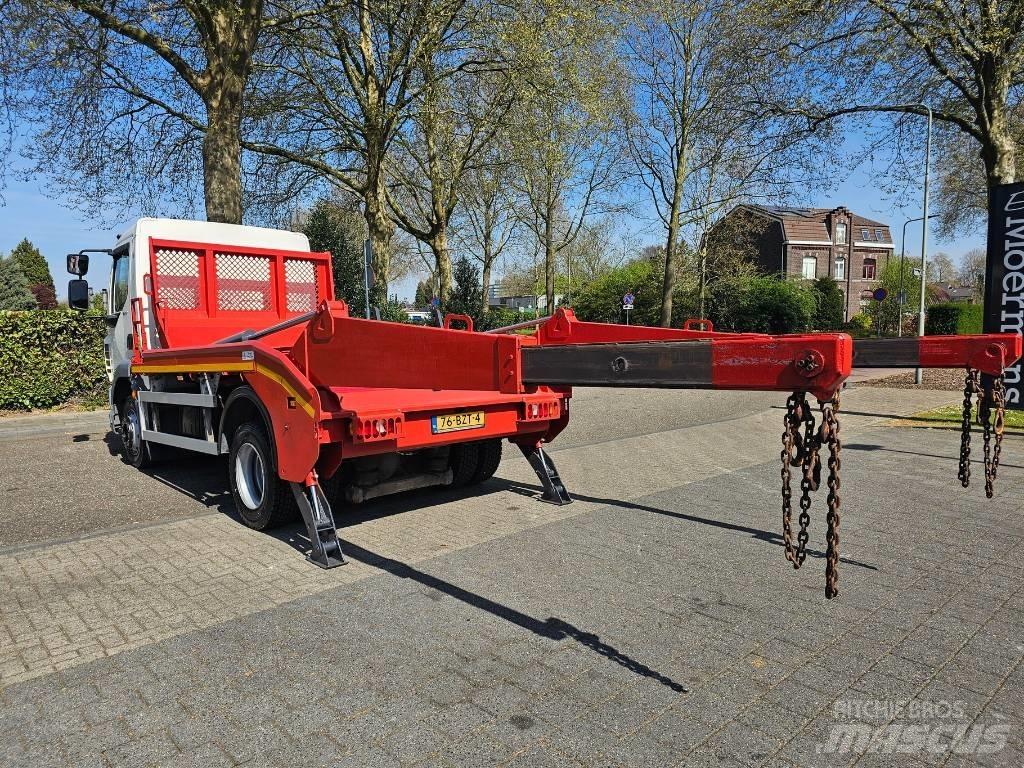 DAF LF 220 Skip loader trucks