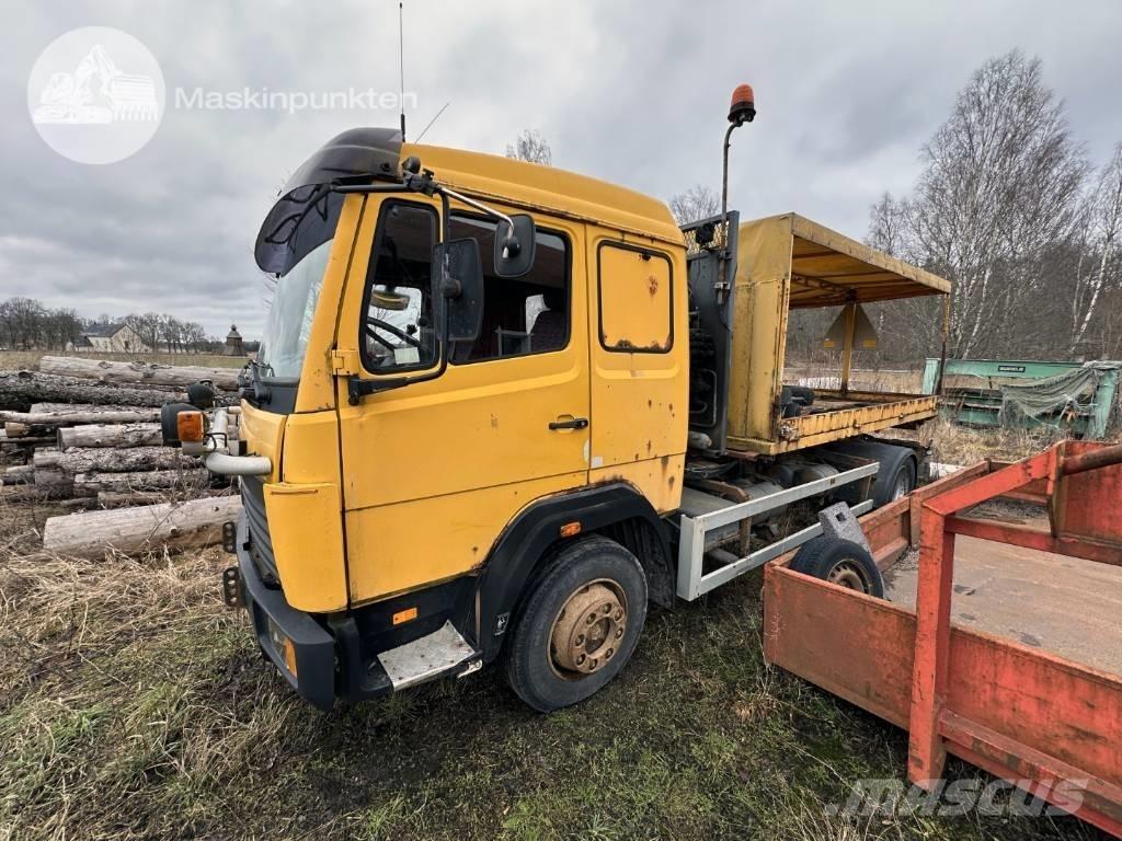 Mercedes-Benz 1117 L Hook lift trucks