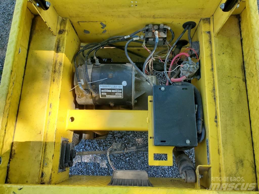 Cushman Minute Miser Towing trucks