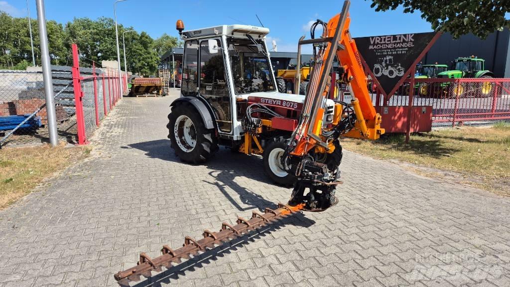 Steyr 8075 Tractors