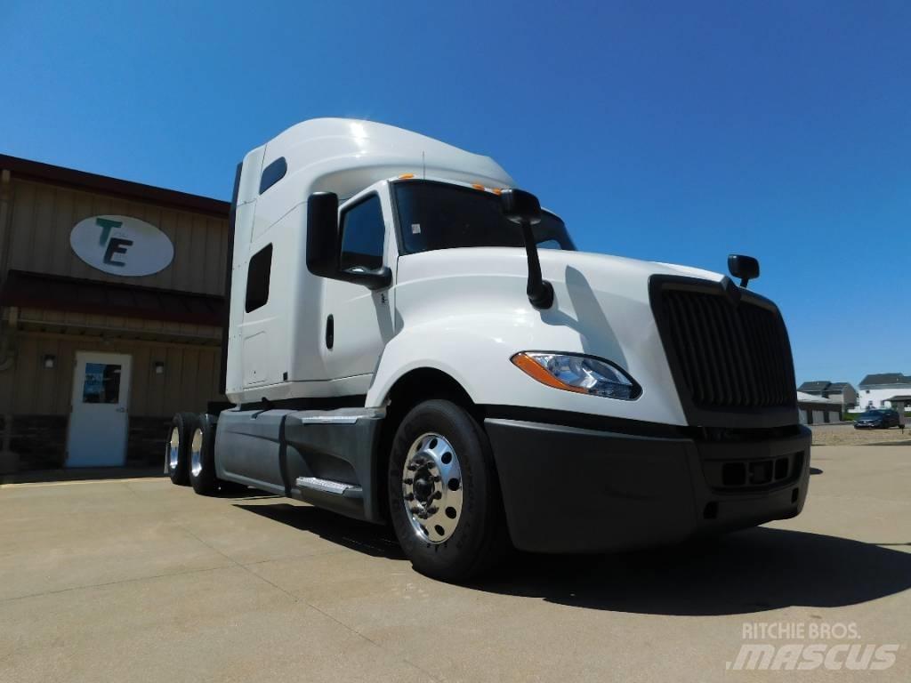 International LT 625 Tractor Units