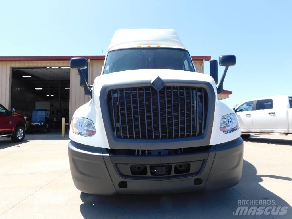 International LT 625 Tractor Units