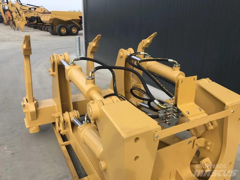 CAT D7H Scarifiers