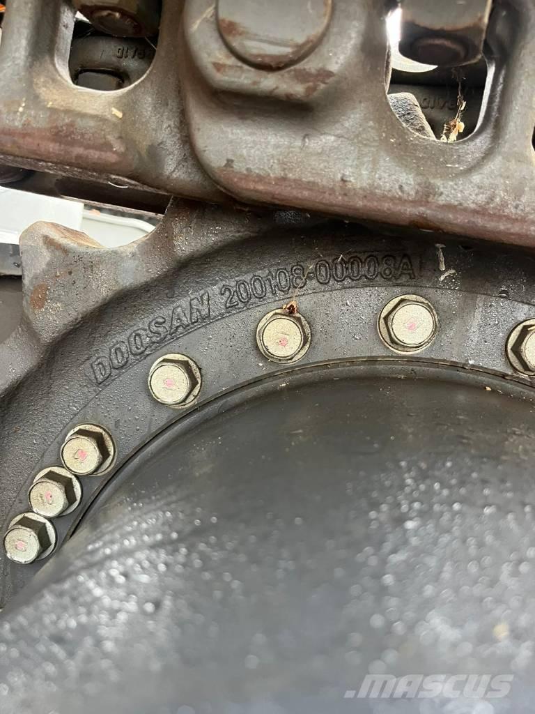 Develon DX 225 LC-7 Tracks, chains and undercarriage