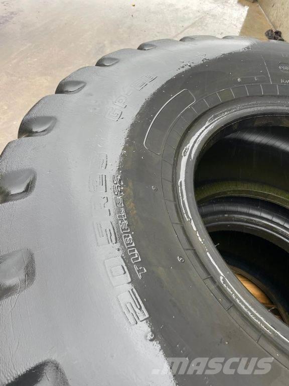  Diversen banden Tyres, wheels and rims