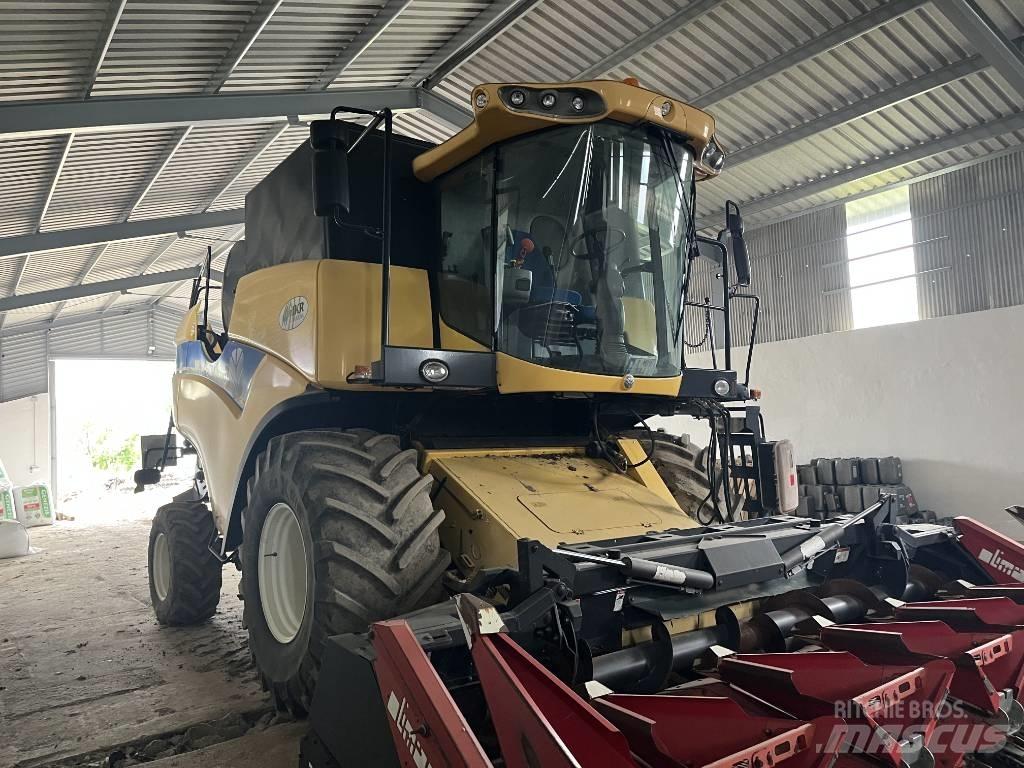 New Holland CX 6090 Combine harvesters