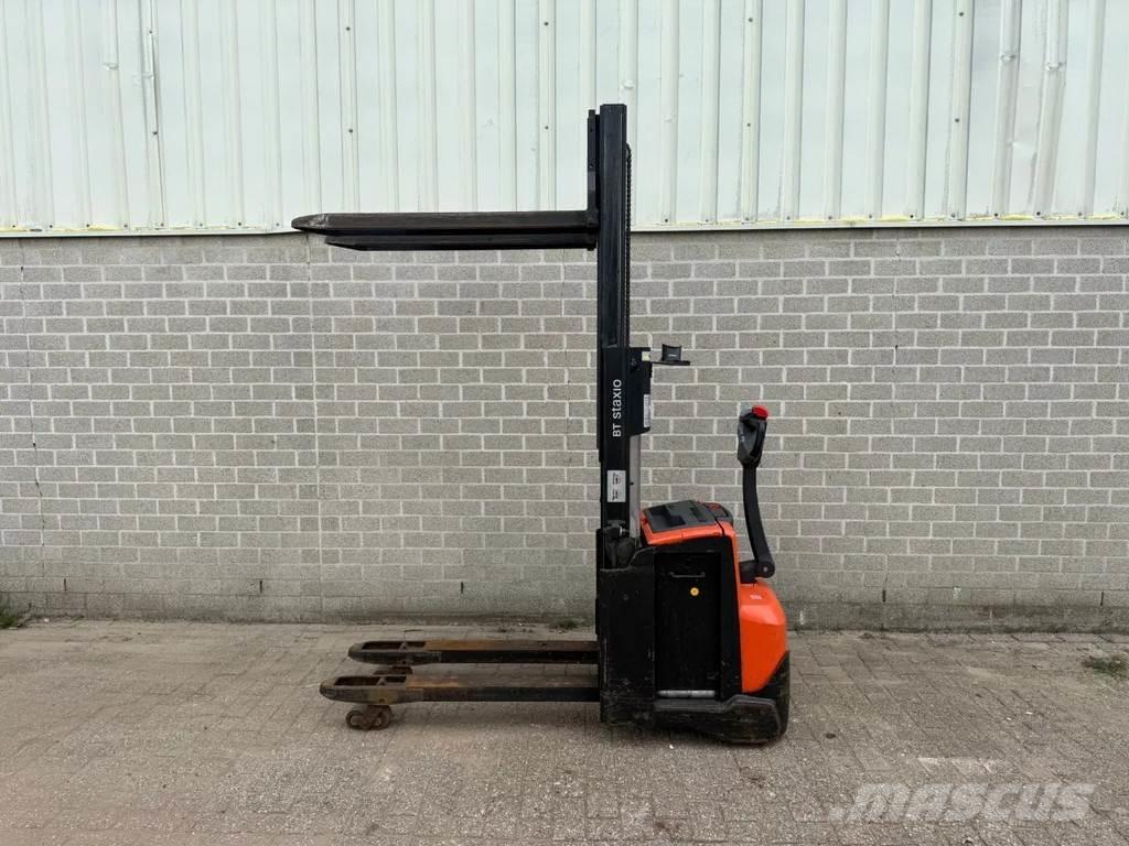 BT SWE200D Pedestrian stacker