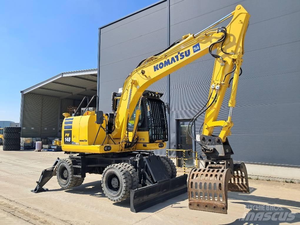 Komatsu PW148-10 Wheeled excavators