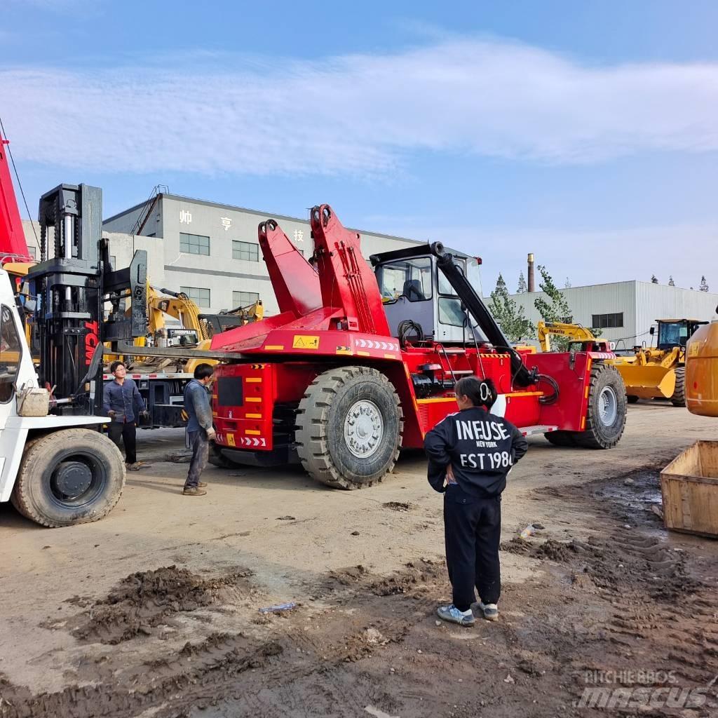 Kalmar DRF 450 Reachstackers