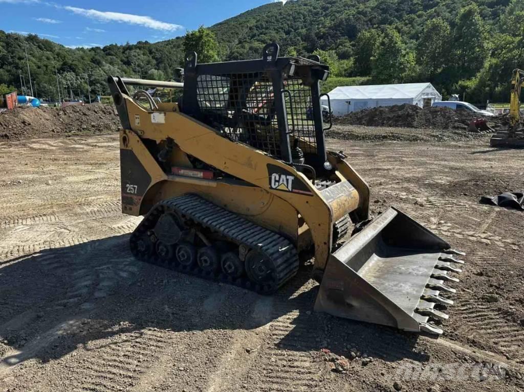 CAT 257 Crawler loaders